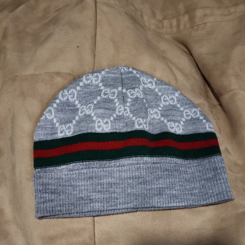 Gucci Gray Knit Beanie with Green & Red Stripe - Picture 2 of 3